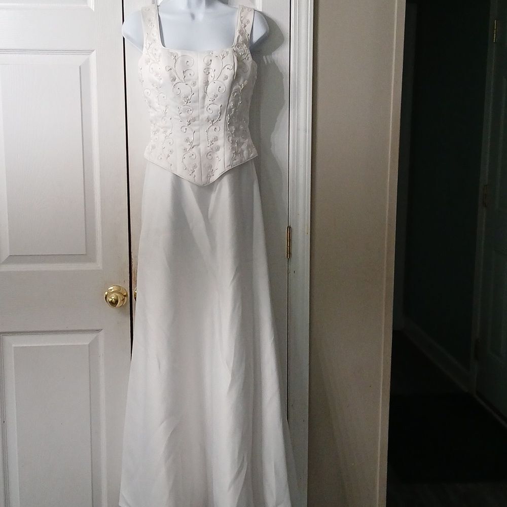 Lana Bisett white embellished wedding gown with train  Sz 4 see measurments